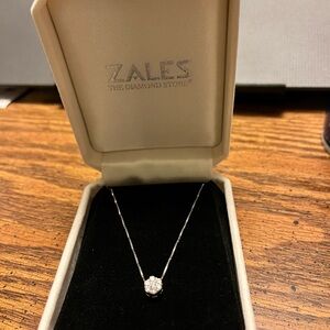 Zales 14k White Gold with Diamond Flower Pendant Necklace. Brand New.